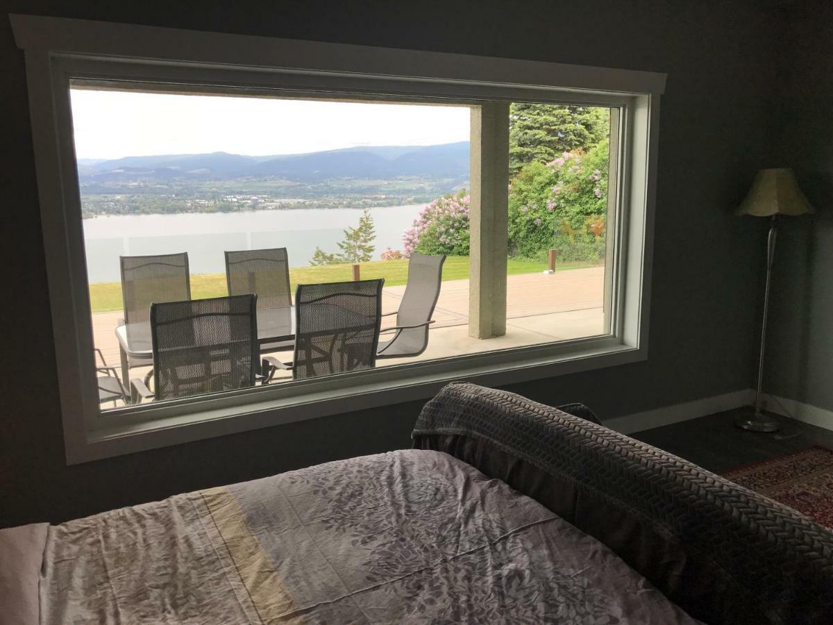 Lake And Bridge View Vacation Home West Kelowna Exterior foto