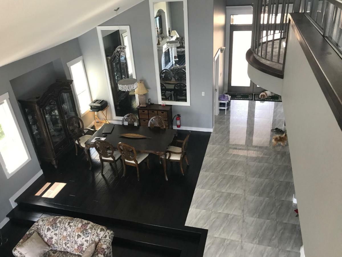Lake And Bridge View Vacation Home West Kelowna Exterior foto